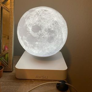 Floating moon lamp